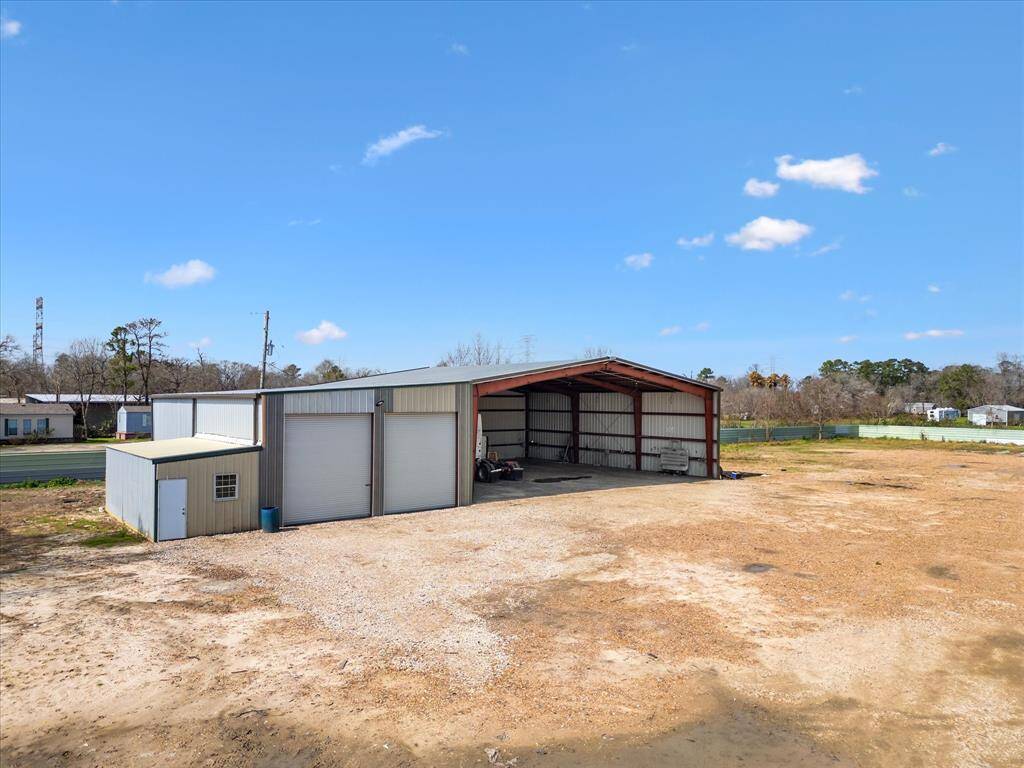 Front view of shop and office area to left of the shop.