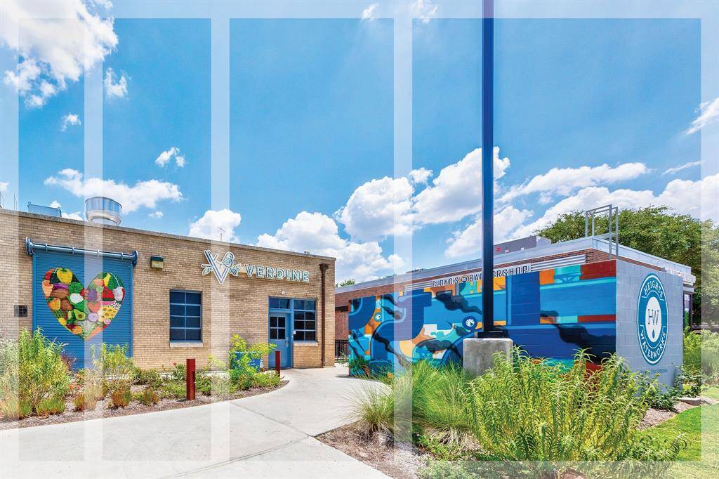 nearby Houston WaterWorks development home to green space and restuarants.