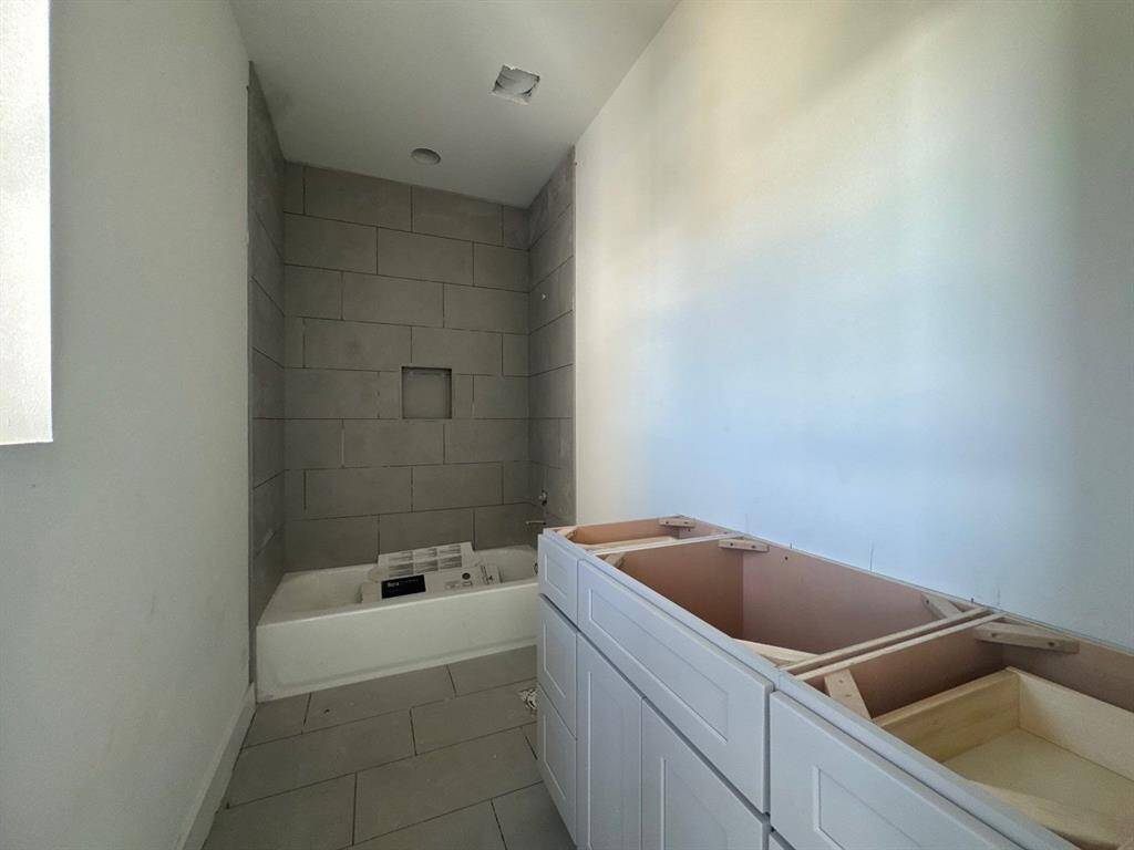 Bedroom 1 En-suite Bath
