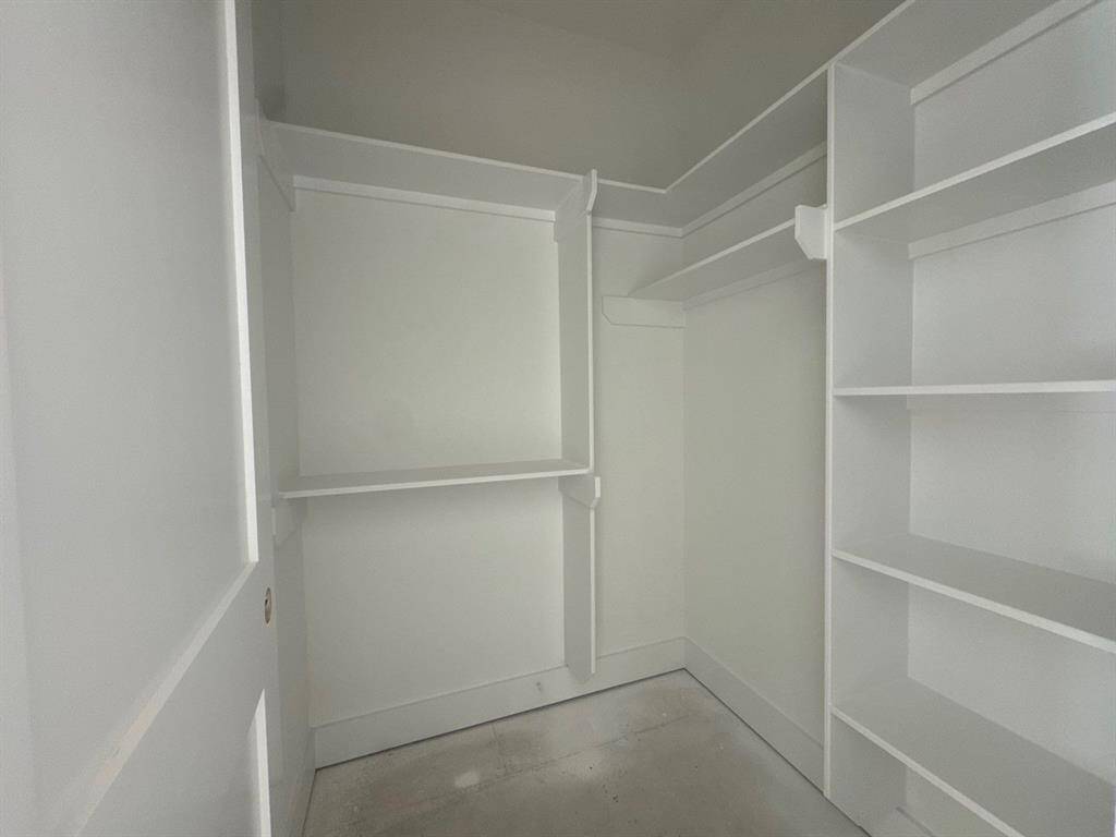 Walk-in Closet