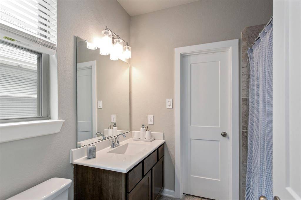 Jack & Jill bath between the secondary bedrooms.