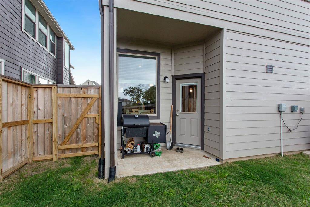 Covered Patio enters to the kitchen.