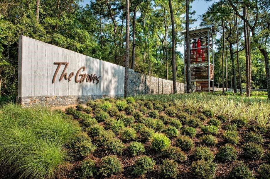 Featuring new homes near Lake Houston and nearly 1,000 acres of wooded bliss, The Groves is a one-of-a-kind master-planned community with luxury amenities. Located in the acclaimed Humble ISD with easy access to Beltway 8 and Hwy 59.