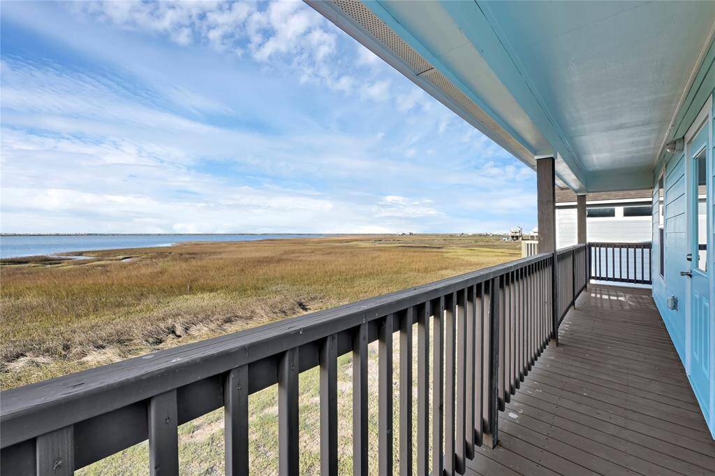 Lake side Porch/ Bedroom access