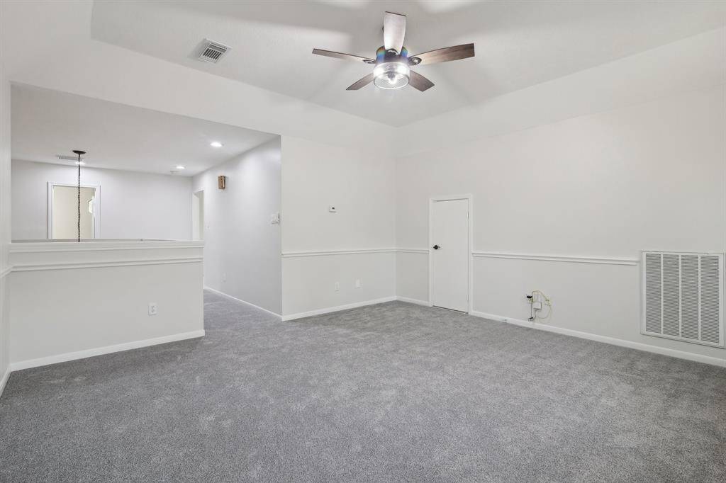 Large gameroom!