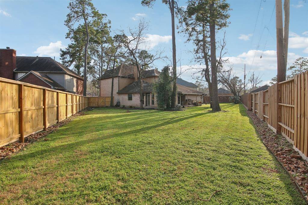 Well manicured lot.  An amazing property on a large lot on a cul de sac.
