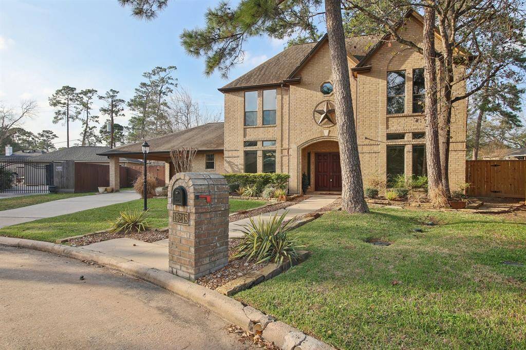 Gorgeous brick on on a Cul de Sac