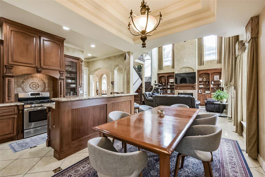 Open and flowing floorplan.