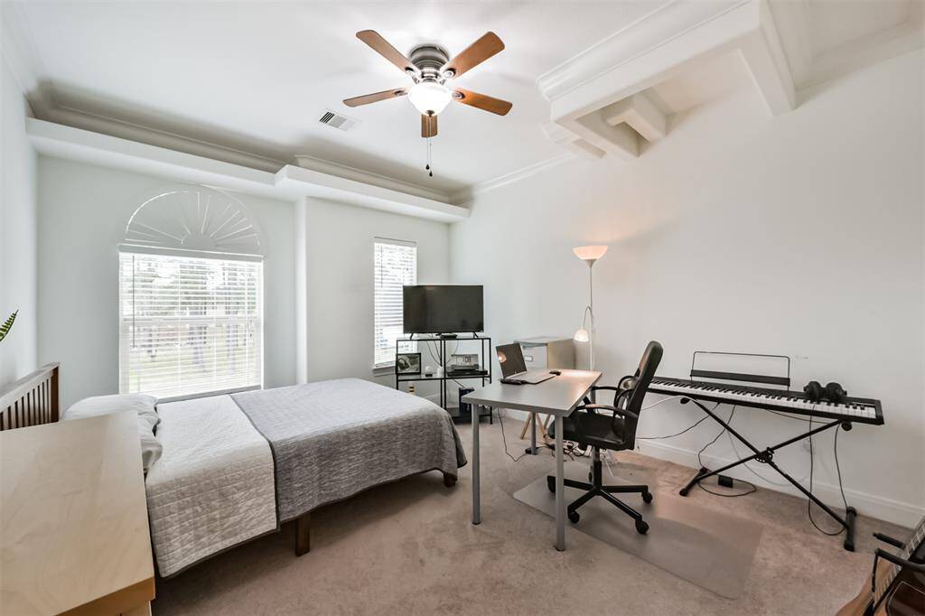 Secondary bedroom