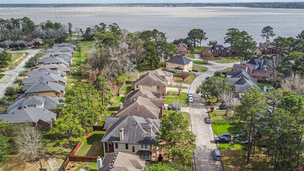 Walking distance to lake.