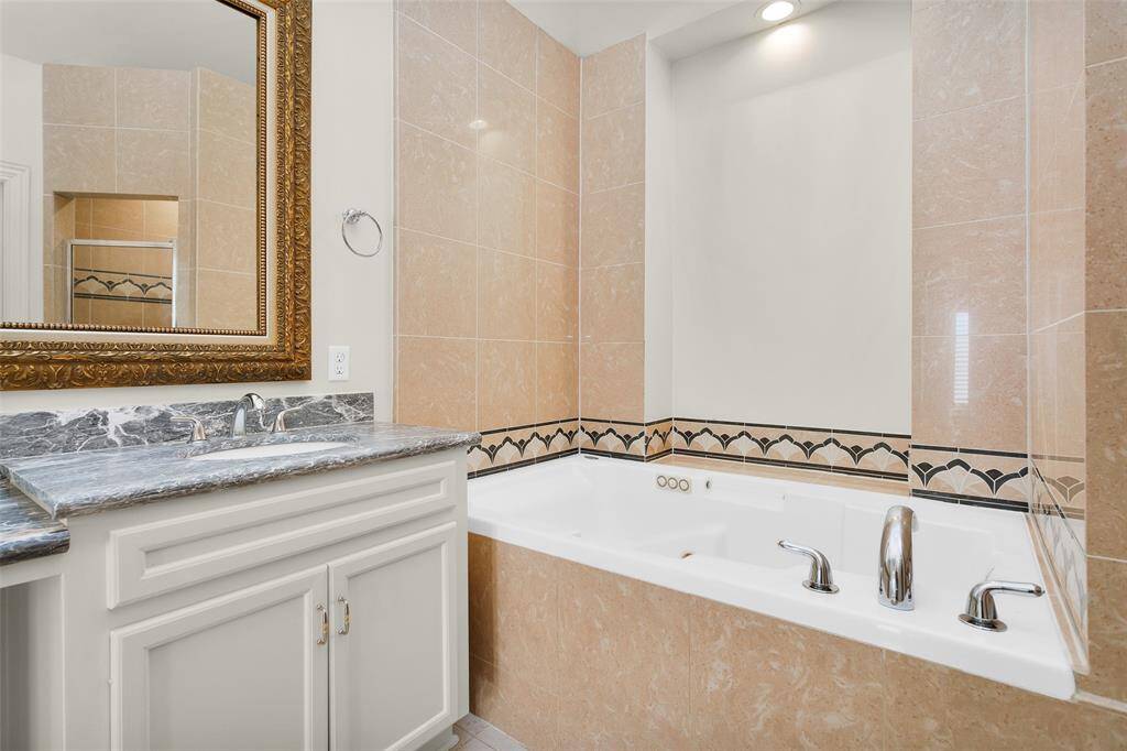 Large Jetted Soaking Tub