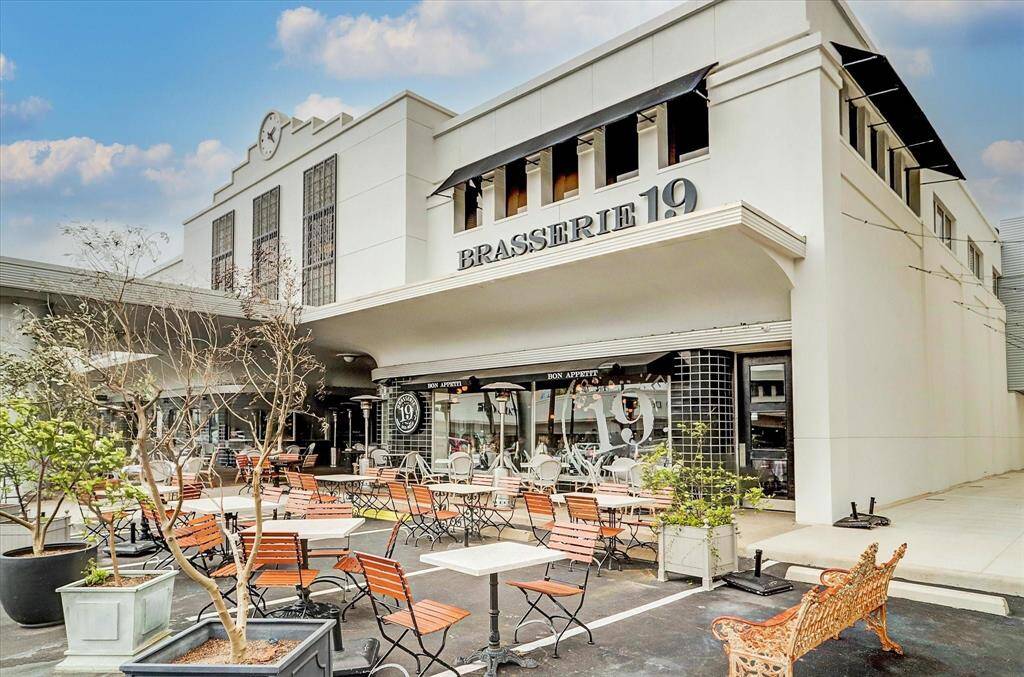 Walk to Fine Dining Restaurants and Upscale Shopping.