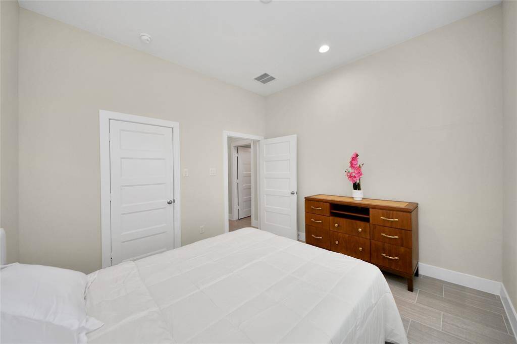 Has a large sink and a window