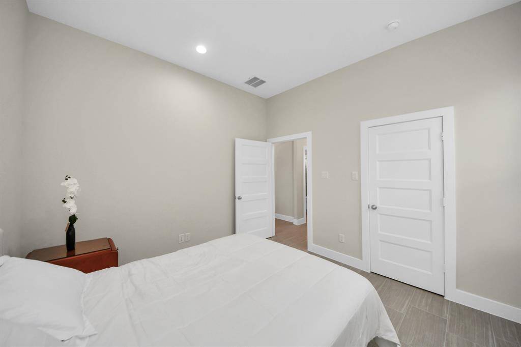 Secondary bedroom