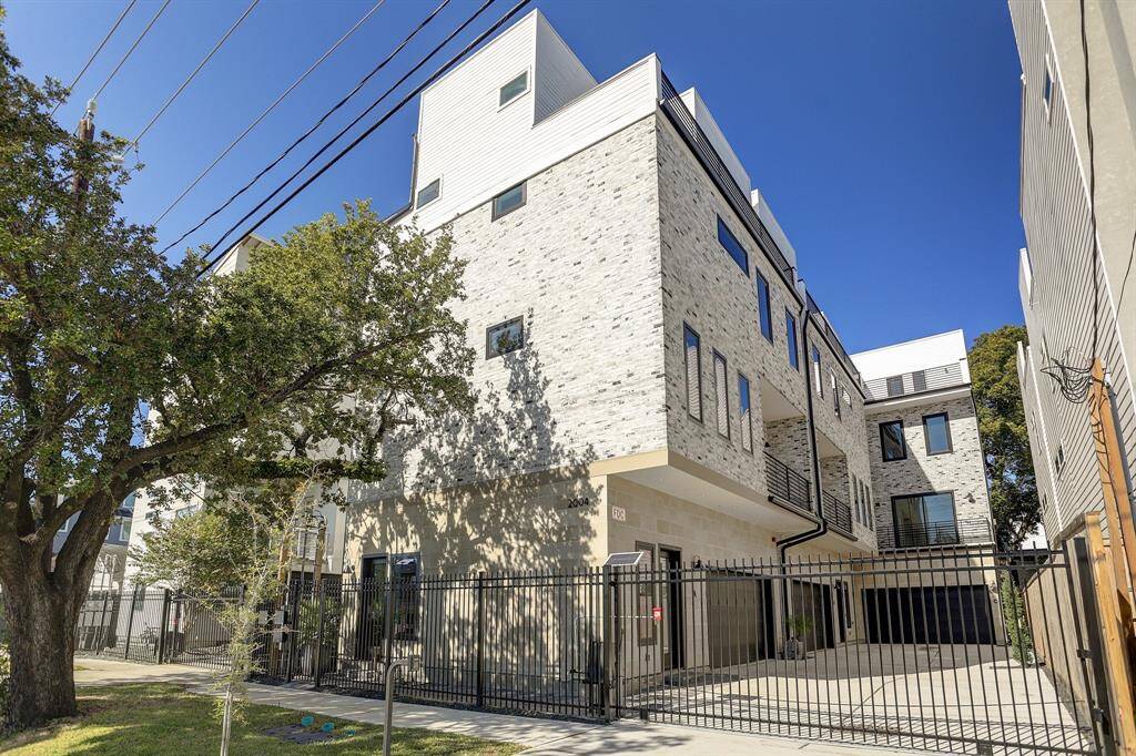 Gated enclave - 2004 Summer Street