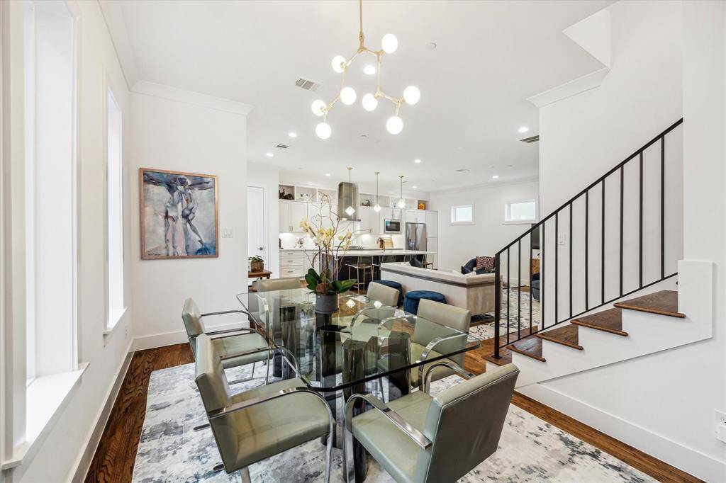 Dining room space is great and a 8-10 people table would fit great.