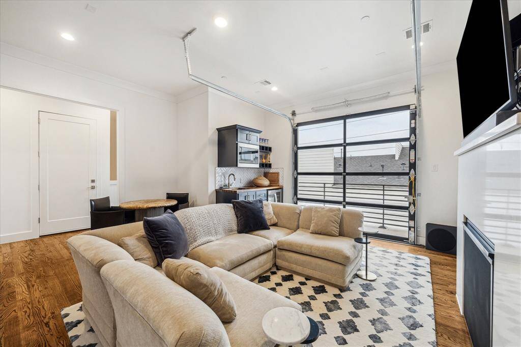 It also has a kitchenette