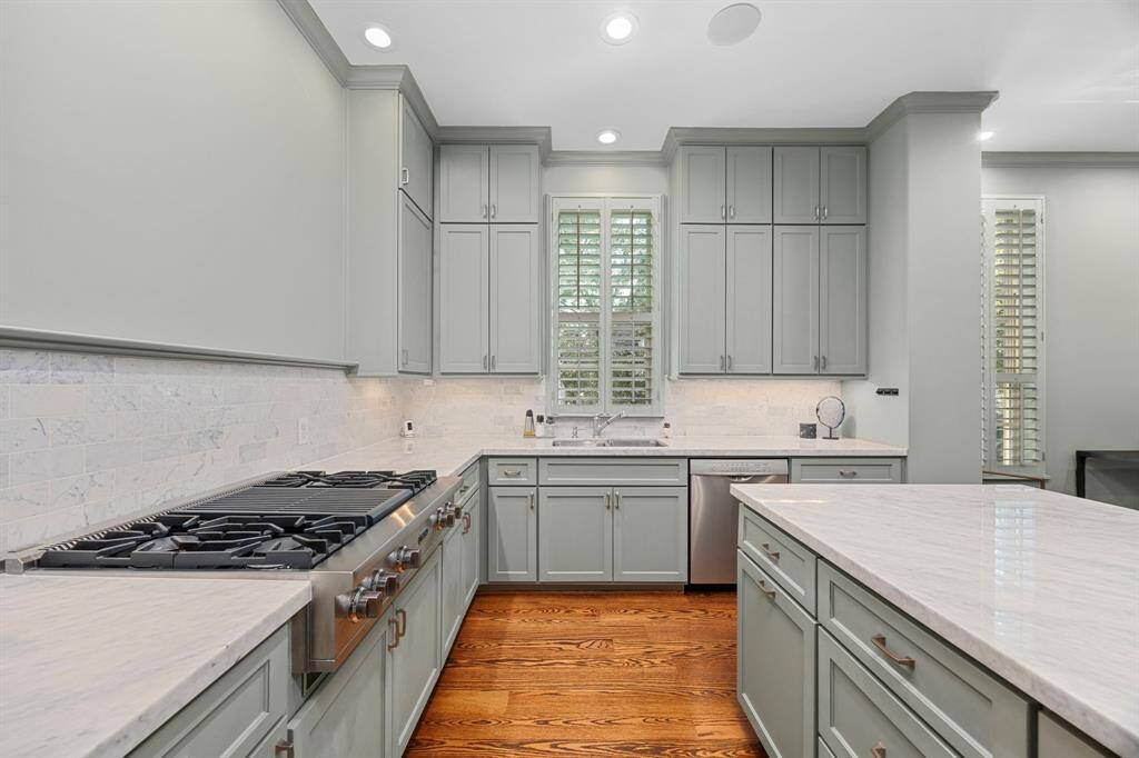 Soft close cabinets and drawers along with undermount lighting.