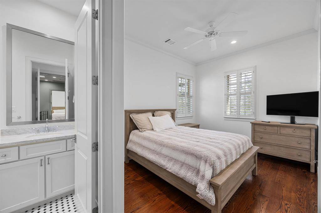 Upstairs secondary bedroom with ensuite bathroom.