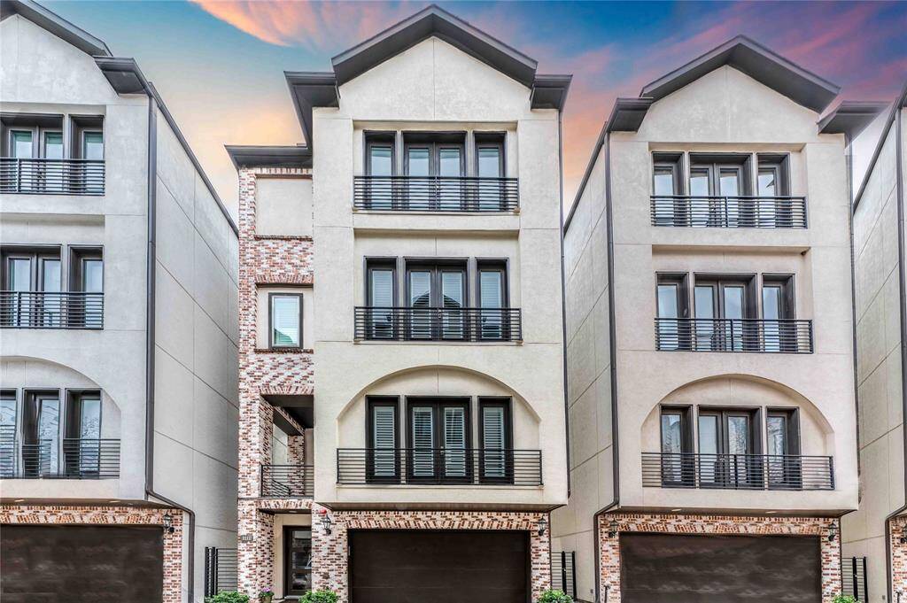 Timeless Brick & Stucco Exterior