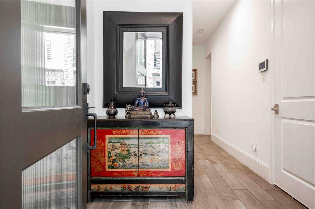 Welcome To 2111 Taft Street - Open Foyer To Greet Guests