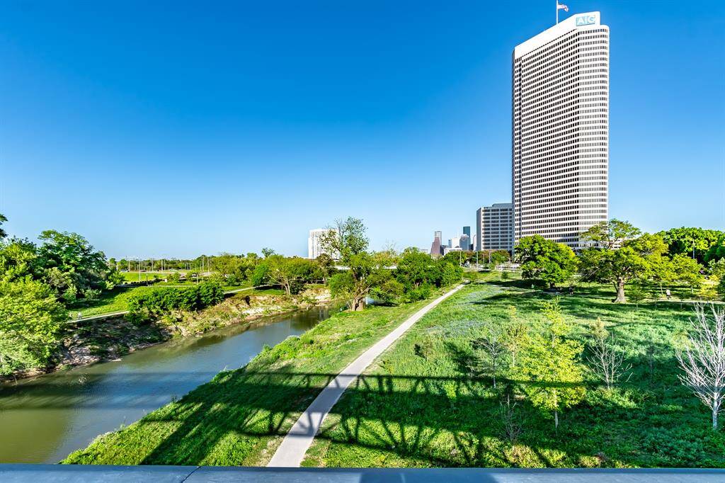 Short distance to Buffalo Bayou Hike & Bike Trail