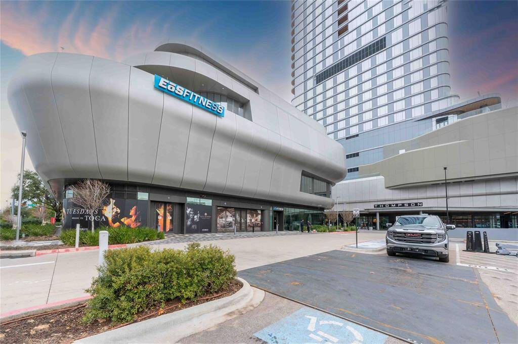New Award-Winning Development Offers Gym, Luxury Residence At The Thompson Hotel, Upscale Restaurants & Coffee Shops all nearby!