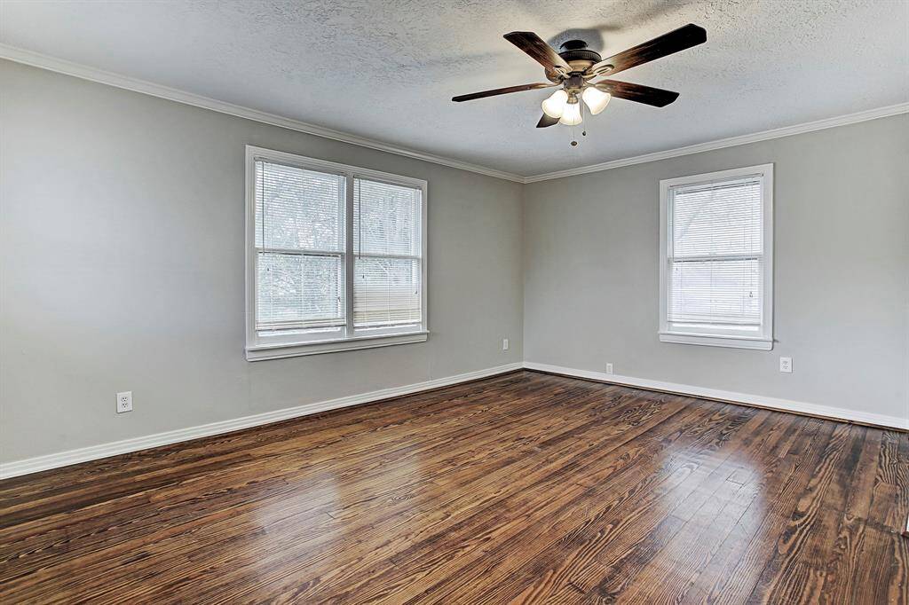 Large bedrooms with Lots of storage space & multiple windows