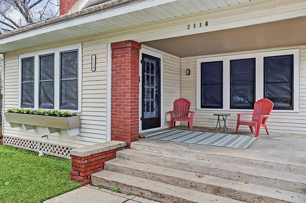 Fabulous front porch relaxing sitting areas & multiple views of Downtown skyline