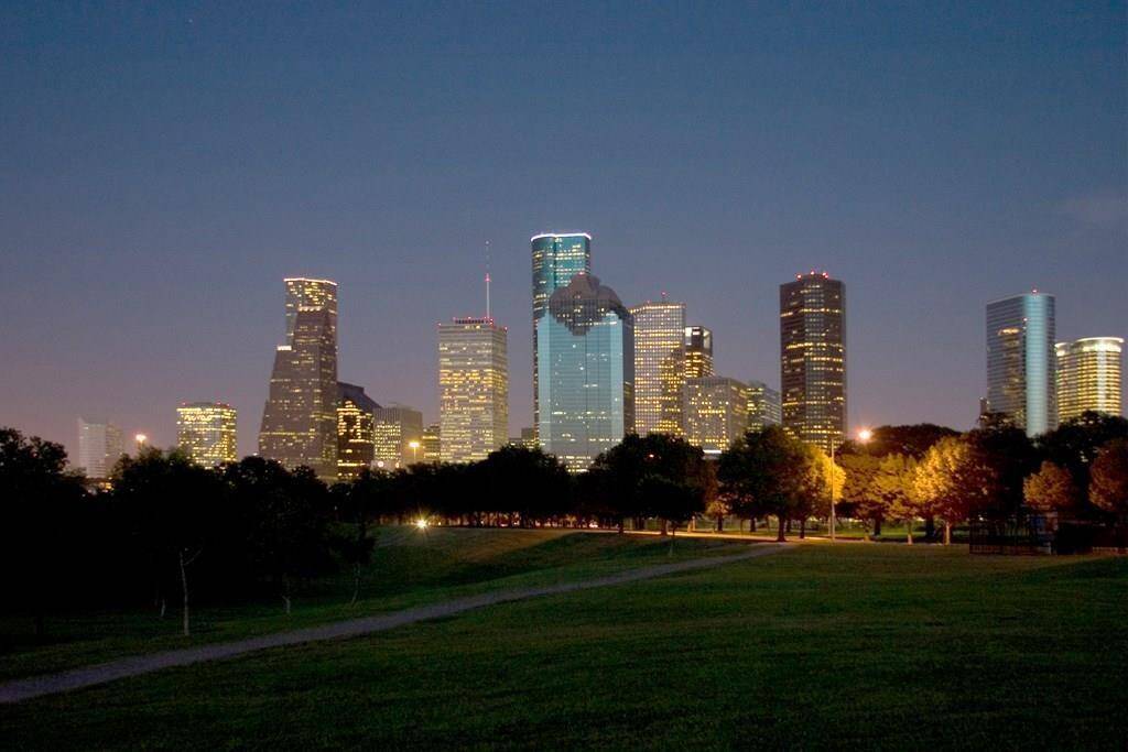 Enjoy Downtown skyline night view, with easy access to ALL downtown destinations