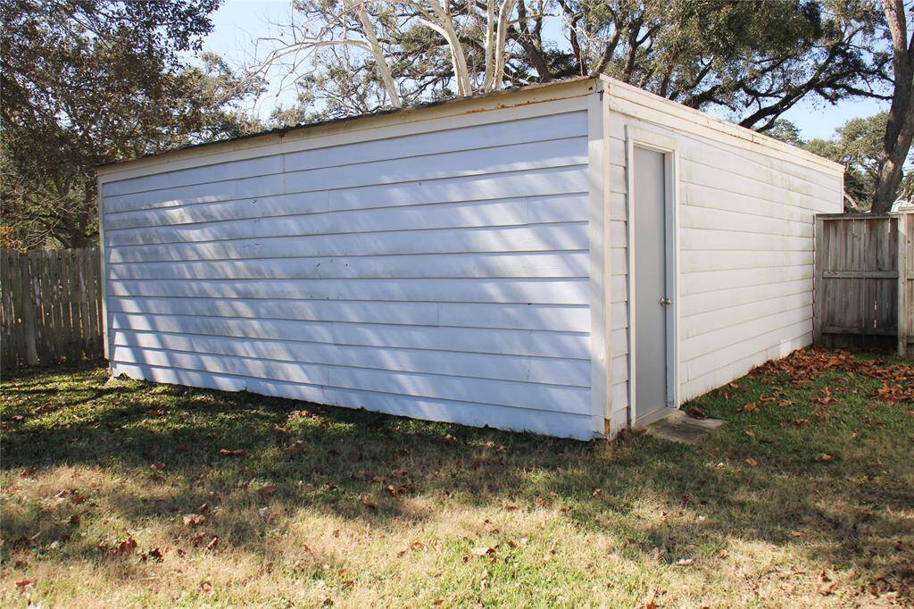 Detached Garage (aka Man Cave potential)