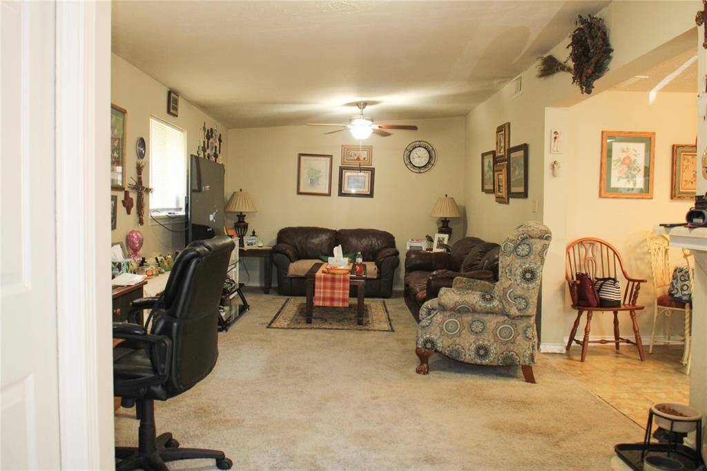 Cozy living room with neutral walls for any decor