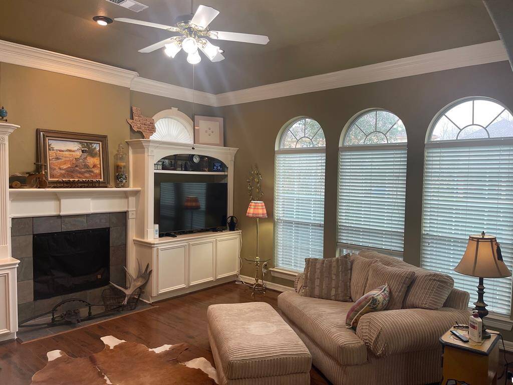Absolutely wonderful home is The Greens section of Pecan Grove Plantation.