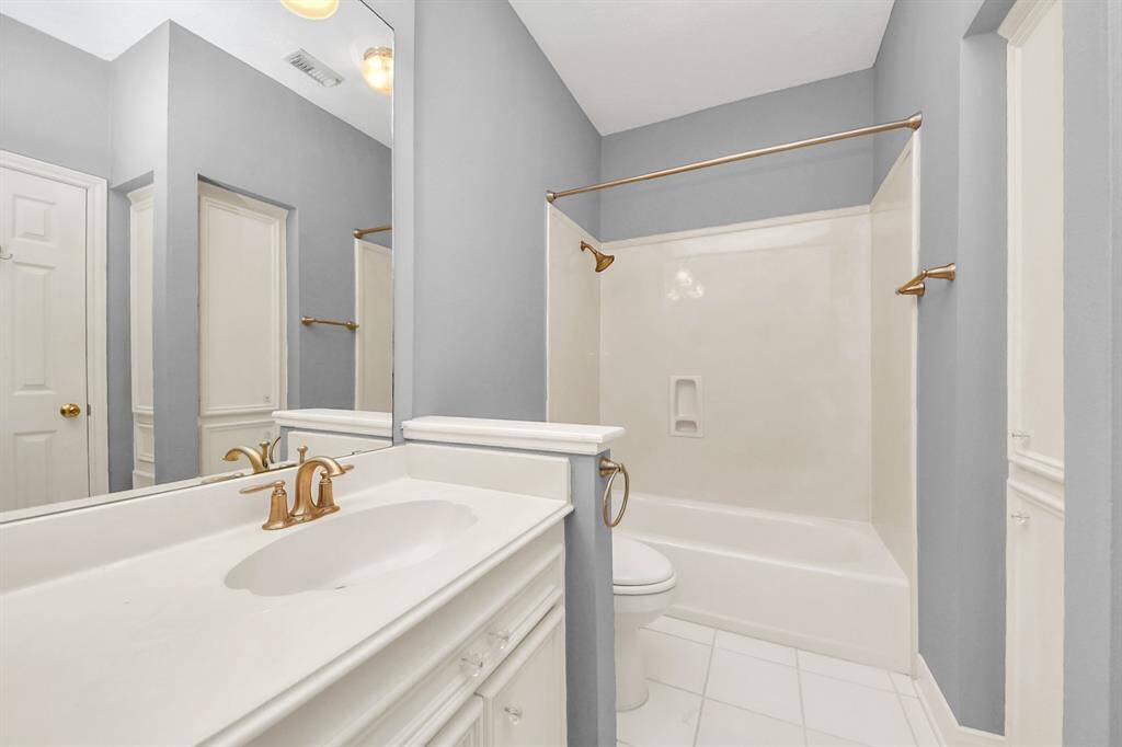 Downstairs second bedroom private bathroom