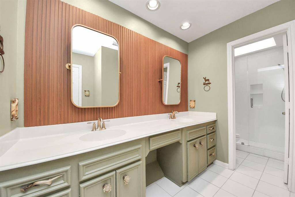 Shared bathroom for the upstairs 3rd and 4th bedroom