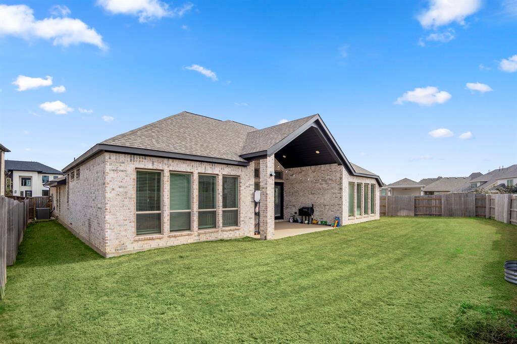Enjoy the outdoors in this spacious and low-maintenance backyard! With plenty of room for play, gardening, or relaxing, this private outdoor space is the perfect blank canvas to make your own.