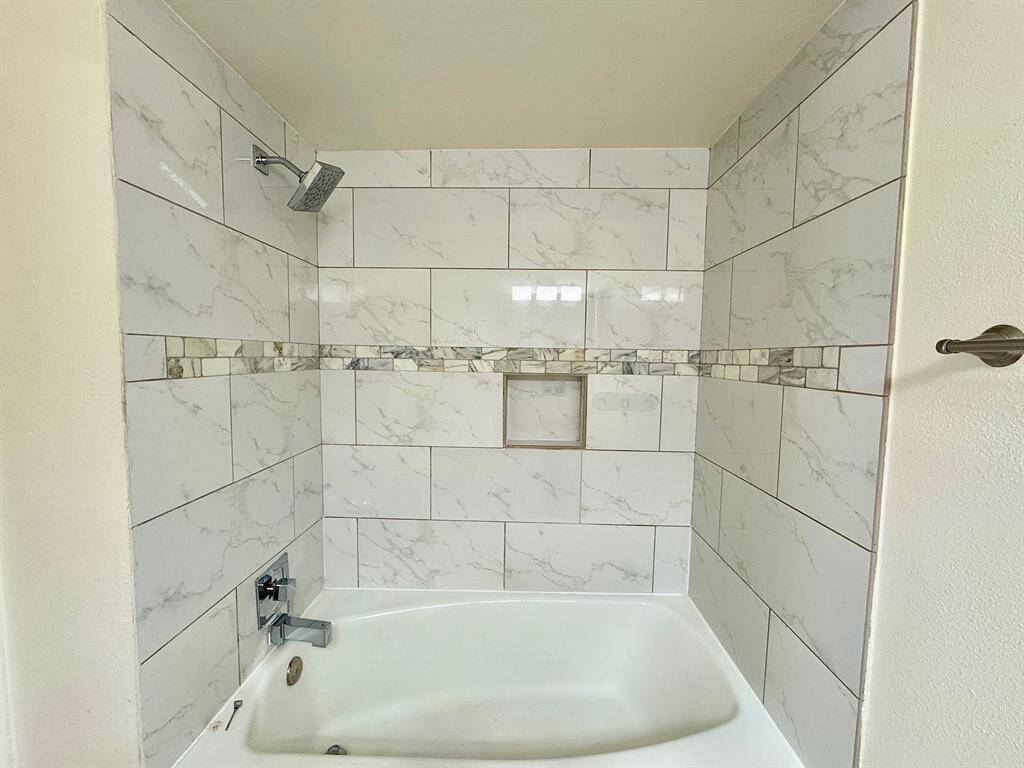 Primary bath/shower combination