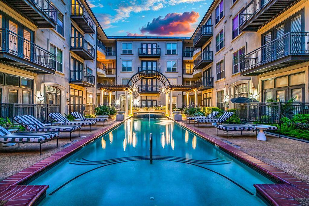 Shared amenities with La Maison across the street.
