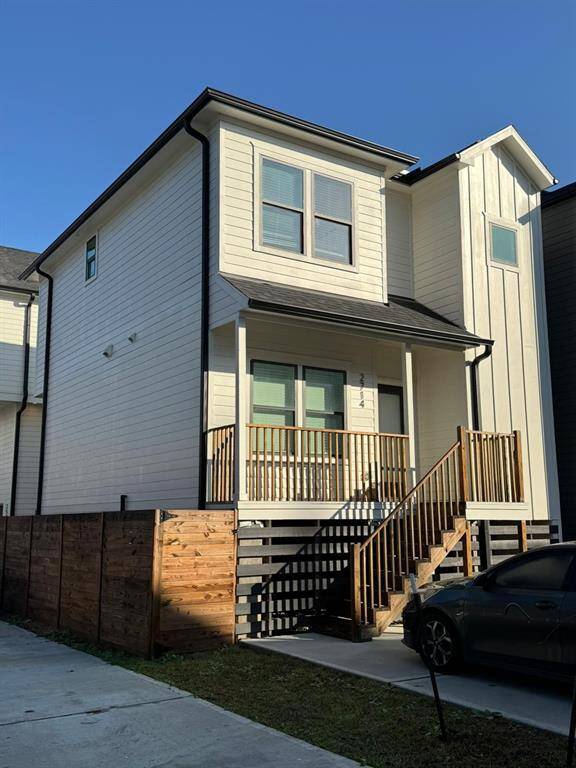 Photos depict a model home built on the same floor plan as the listed property. Variations may exist; visit in person for accurate details