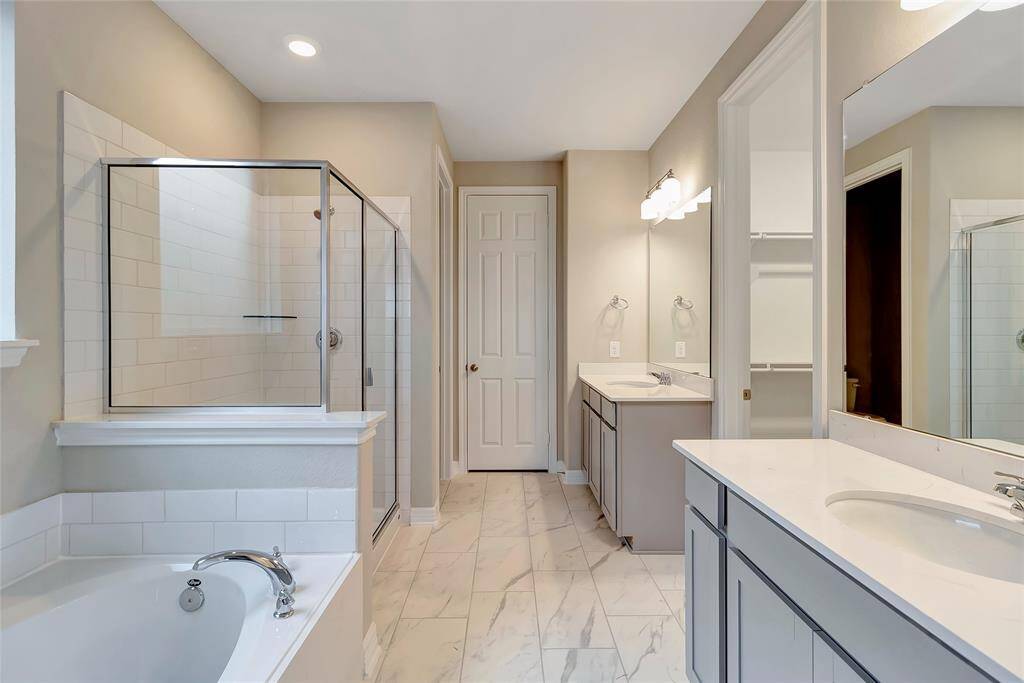 Note: Sample product photo. Actual exterior and interior selections may vary by homesite.