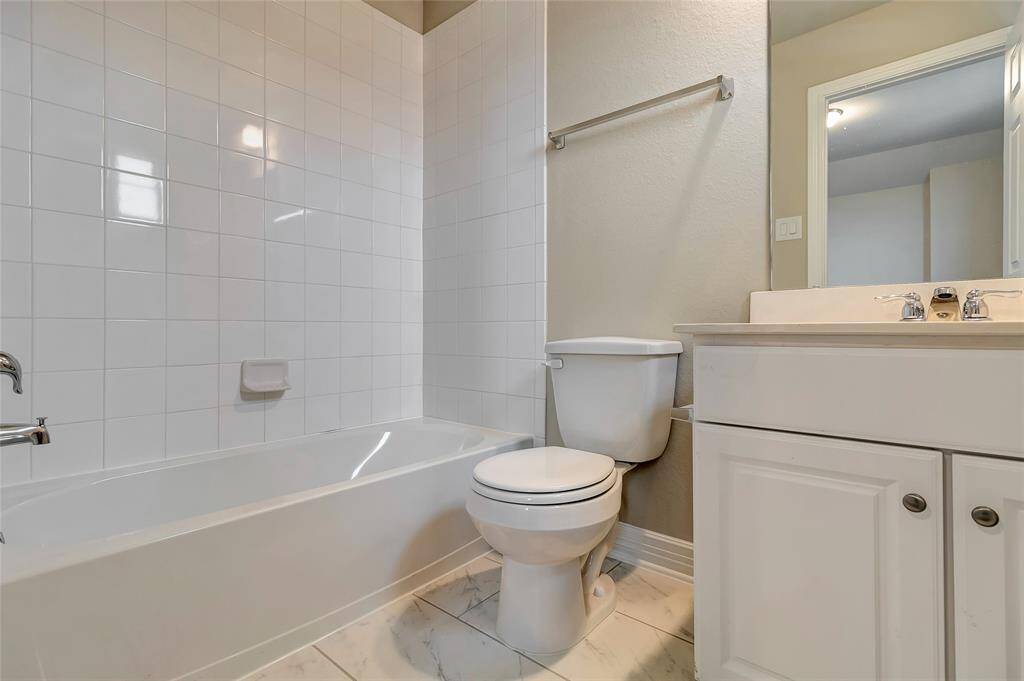 Note: Sample product photo. Actual exterior and interior selections may vary by homesite.