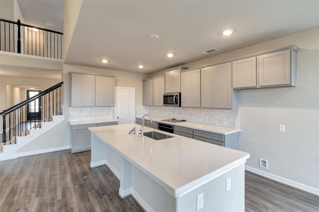 Note: Sample product photo. Actual exterior and interior selections may vary by homesite.