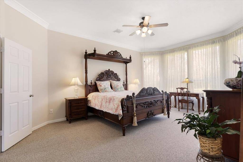 The primary bedroom has plenty of space for a king size bed as well as additional furniture and still leaves plenty of space to walk. The primary bedroom faces the back yard and is split from the secondary bedrooms.