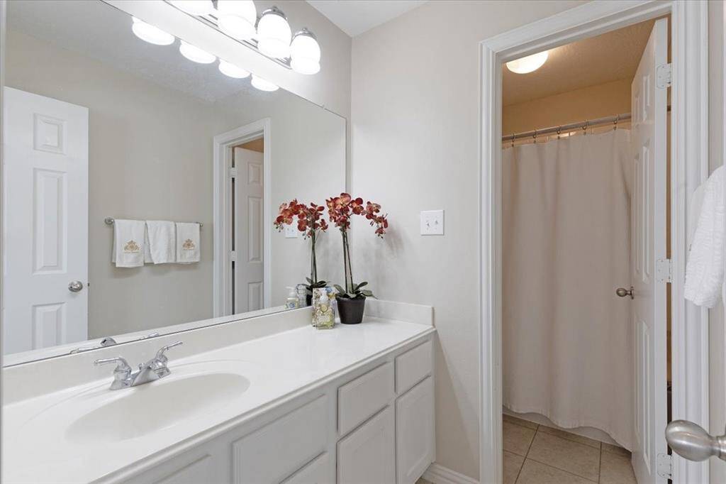 Secondary bathroom located next to the bedrooms.