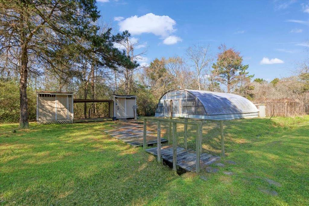 There is a green house plus two outside bathrooms convenient when entertaining on the property.