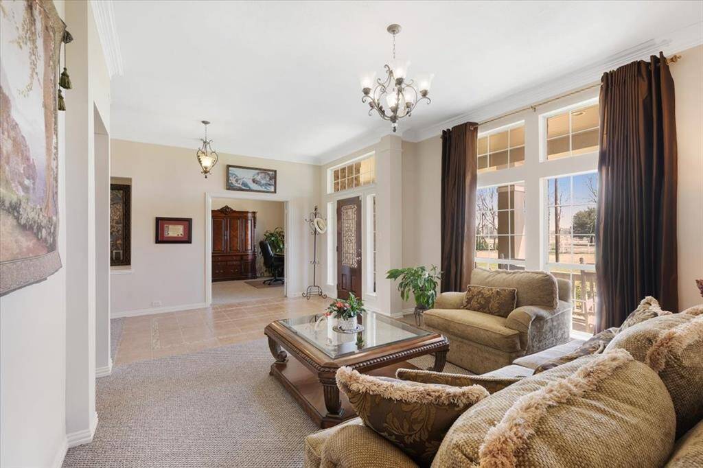 Another view of the formal living looking back at the front foor