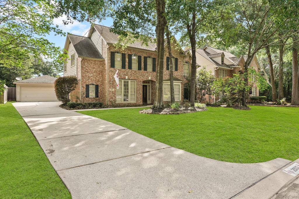 Welcome to 2902 Maple Bend Drive, a gorgeous 2-story home just under 3,000 square feet on a wonderful landscaped lot.