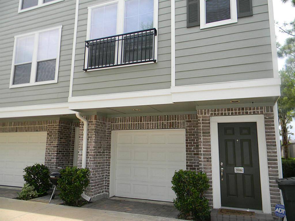 corner unit w/extra windows, one attached car garage.