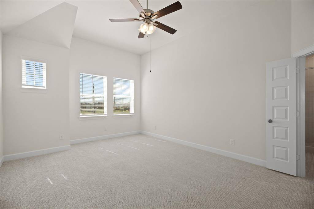 Relaxing primary suite