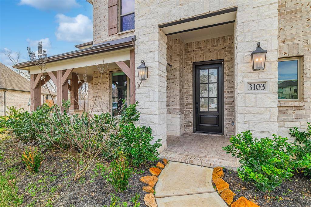 Covered front porch.